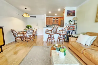 1001 NE 8th Avenue #212 1