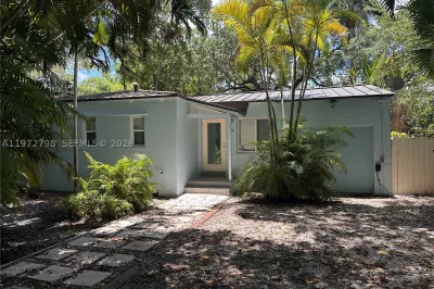 330 NE 86 St 1