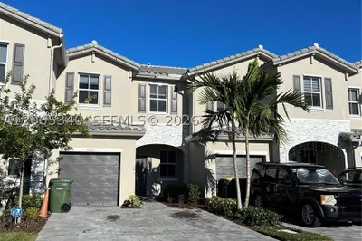 1211 SE 27th Ter 1