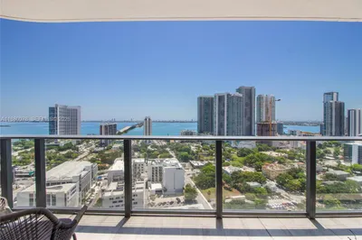121 NE 34th St #2408 1