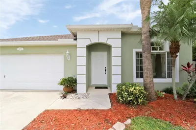 4735 SE Winter Haven Court 1