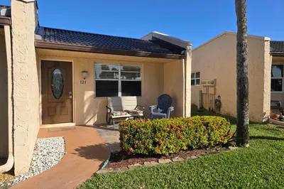 121 LAKE GLORIA DR