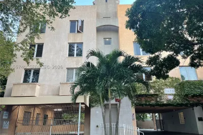 2630 SW 28th St #33 1
