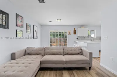 582 SW 2nd Pl 1