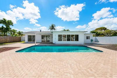 461 NE 44th Street 1