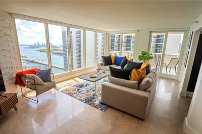 1717 N Bayshore Dr #A-3157 1