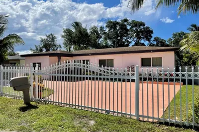 235 NE 150th St 1
