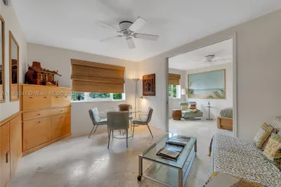 255 W 24th St #403 / 404 1