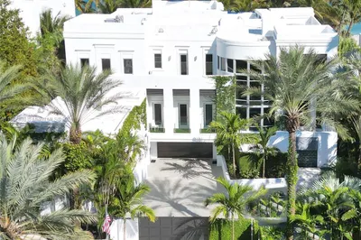 605 Ocean Blvd 1