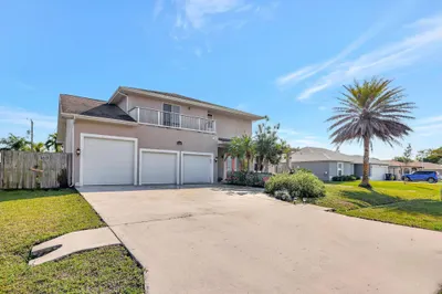 2500 SE Sapelo Avenue 1