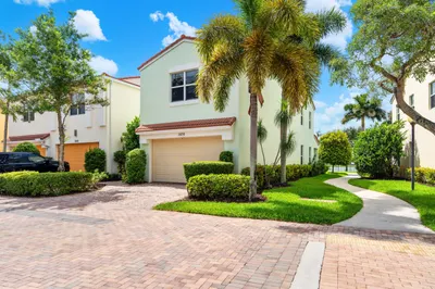 1570 NW 48th Place 1