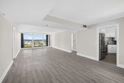 136 LAKESHORE Drive #511 1