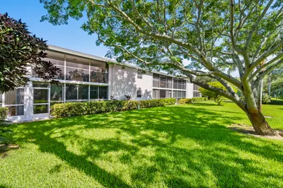 4 Westwood Avenue 1