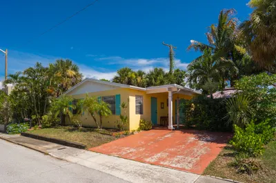240 Lytton Court 1