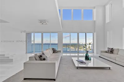 10 Venetian Way #PH04 1