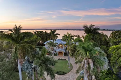 1341 SE Riverside Drive 1