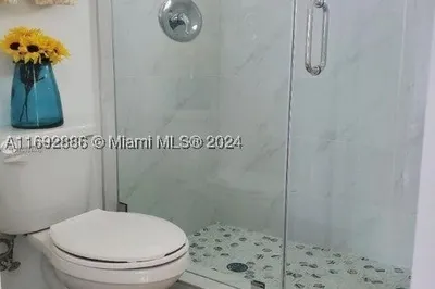 190 NW 16th St 1
