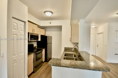 2474 Centergate Dr #103 1