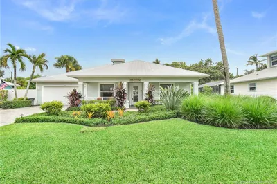 4586 SE Manatee Terrace 1