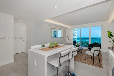 2301 Collins Ave #739 1