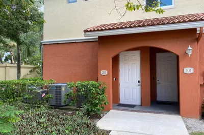 47 SE Sedona Circle #201 1