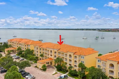 32 Harbour Isle Drive W #103 1