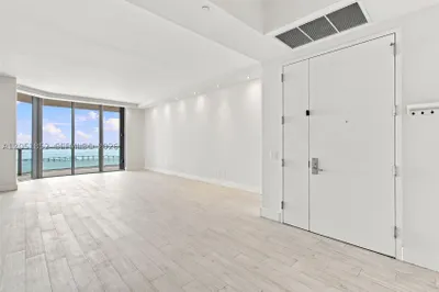1300 Brickell Bay Dr #3804 1
