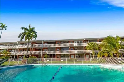 141 NE 10TH Avenue #20B 1