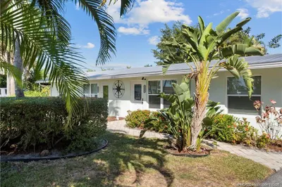 2425/2435 SW Hideaway Lane 1