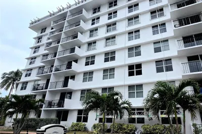 1009 N Ocean Boulevard #411 1