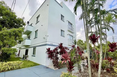 7516 NE 1 Avenue #302 1