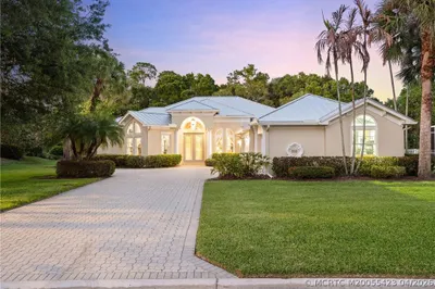 917 SW Blue Stem Way 1