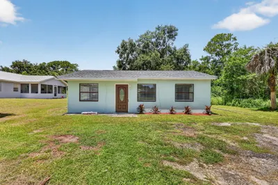 2205 N 44th Street 1