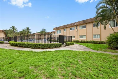 2531 NW 39th Terrace #202 1