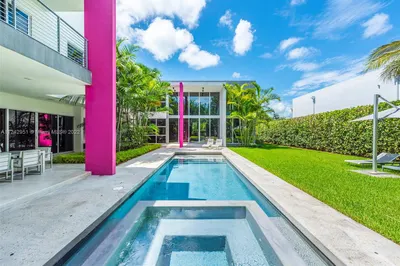 6485 SW 85 St 1