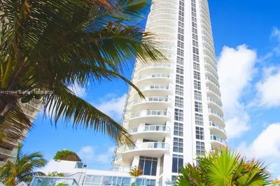 18683 Collins Ave #903 1
