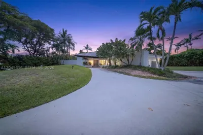 8925 SW 102nd Ter 0 1