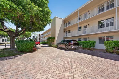 5900 NE 7th Avenue #204n 1