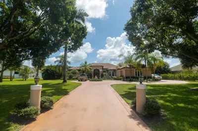 8480 Man O War Road 1