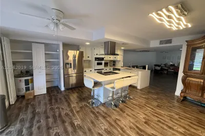 2606 NE 10 ST #2606 1