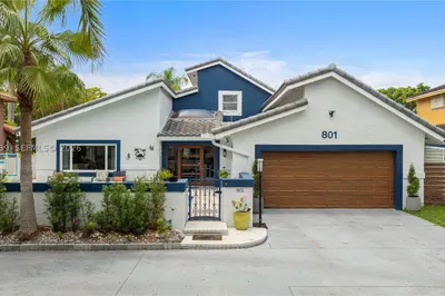 801 Mockingbird Ln 1