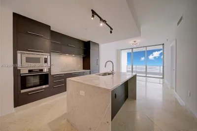 900 Biscayne Blvd #5203 1