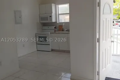 2311 NE 135 Th Ter #- 1