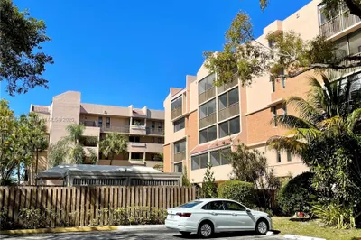 6800 Cypress Rd #408 1