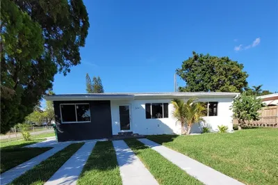 6041 SW 17th Street 1