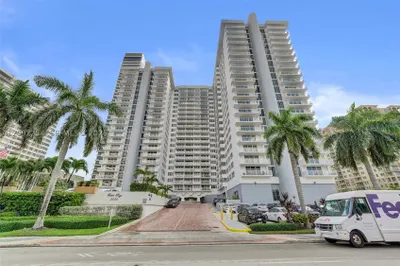 2030 S Ocean Dr #701 1