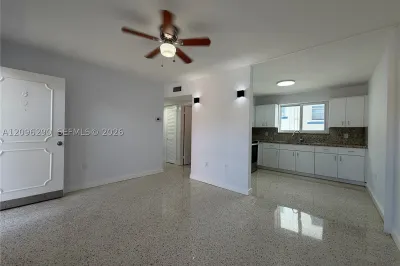 1460 SW 4th St #5 1