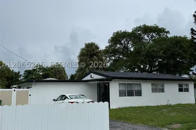 331 NW 39th Ave 1