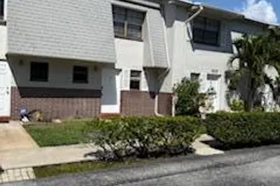 423 N Cypress Drive #9 1
