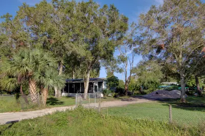 6055 NE 9th Way 1